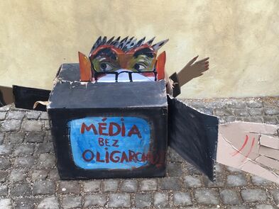 Neberte naší důchodkyni její rozhlas a televizi